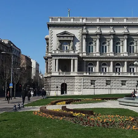 King Milan, Center 公寓