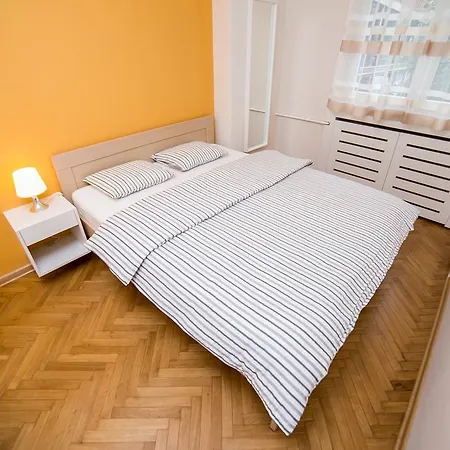 King Milan, Center 公寓 *