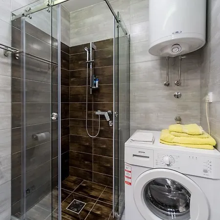 King Milan, Center *