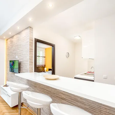 King Milan, Center * بلغراد